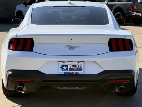 Certified 2025 Ford Mustang Coupe image 6