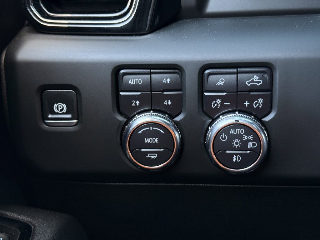 Used 2024 GMC Sierra 3500 AT4 w/ AT4 Premium Plus Package AWD/4WD image 22