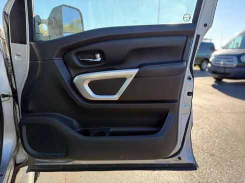 Used 2016 Nissan Titan PRO-4X image 17