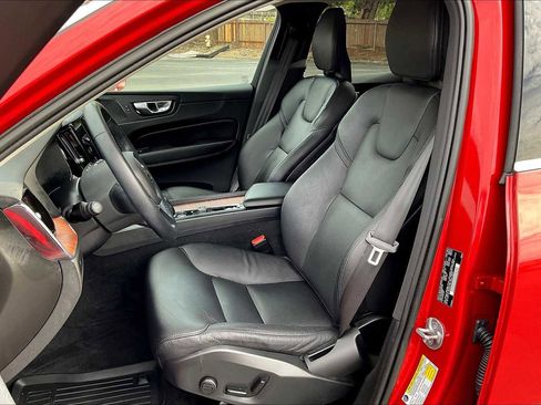 Used 2023 Volvo XC60 B5 Plus w/ Climate Package image 28