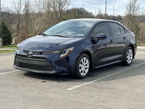 Used 2025 Toyota Corolla LE image 1
