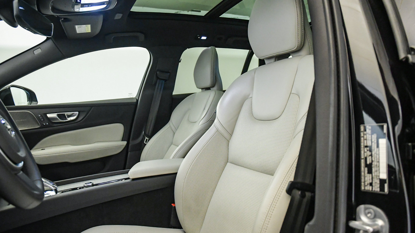 Certified 2025 Volvo V60 B5 Cross Country Ultra AWD/4WD image 19