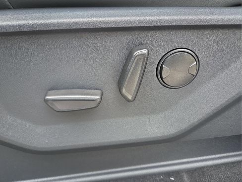 New 2025 Ford Expedition Active image 17