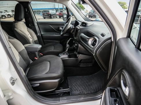 Used 2023 Jeep Renegade Latitude AWD/4WD image 13