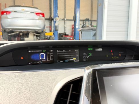 Used 2018 Toyota Prius Four w/ Advanced Technology Package image 38