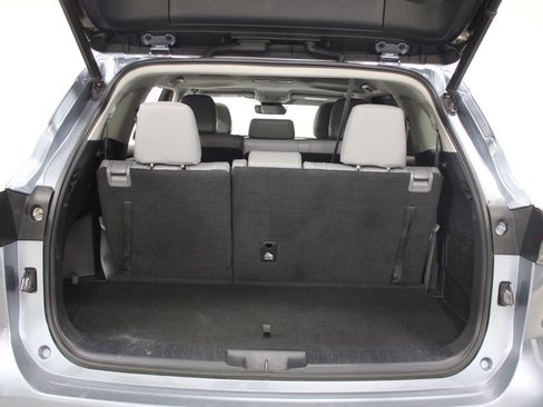 Used 2021 Toyota Highlander XLE image 43