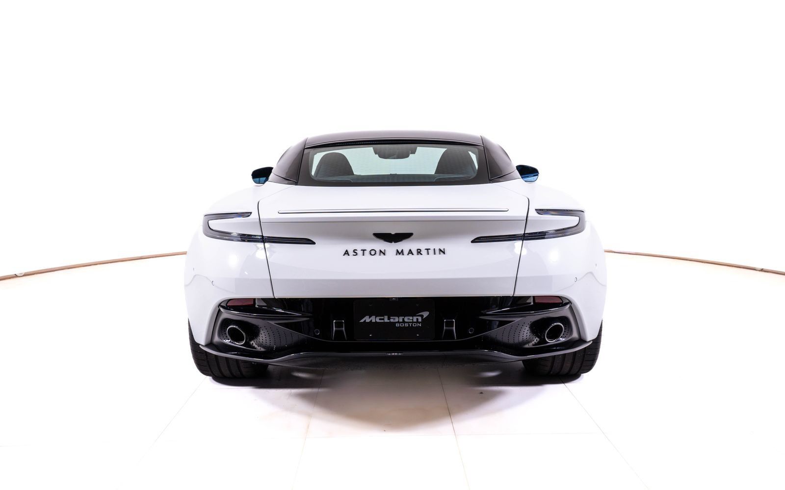 Used 2025 Aston Martin DB12 Coupe RWD image 4