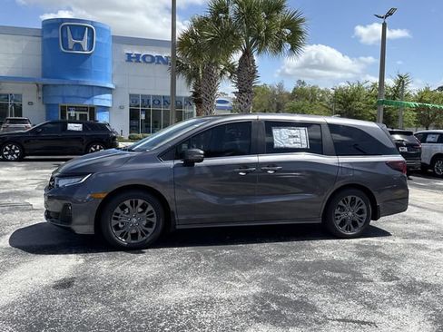 New 2026 Honda Odyssey Touring image 11
