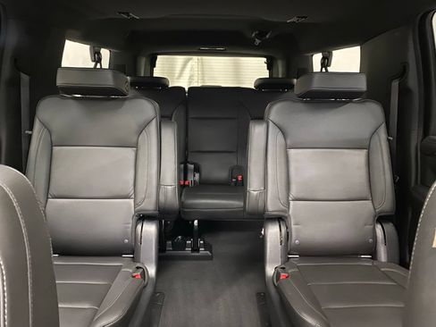 Used 2022 Chevrolet Suburban LT AWD/4WD image 18