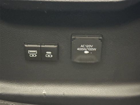 Used 2023 Toyota Tundra Limited image 38