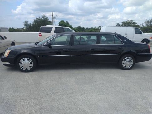 Used 2008 Cadillac DTS Limousine FWD image 2