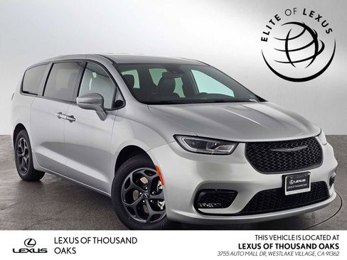 Used 2022 Chrysler Pacifica Touring-L w/ S Appearance Package FWD image 1