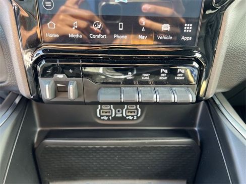 Used 2024 RAM 1500 Laramie image 18