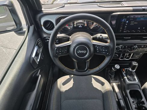 Used 2024 Jeep Wrangler Unlimited Sport AWD/4WD image 18