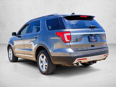 Used 2017 Ford Explorer XLT w/ Equipment Group 201A AWD/4WD image 7