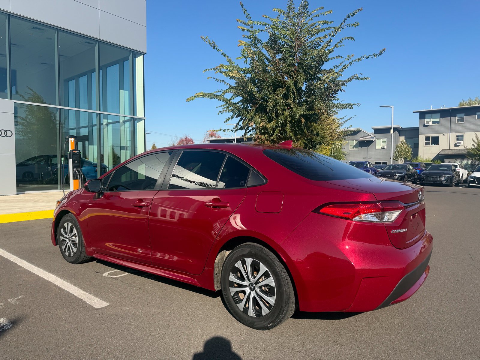 Used 2022 Toyota Corolla LE FWD image 3