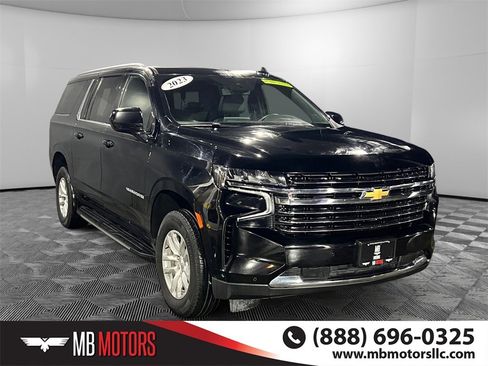 Used 2023 Chevrolet Suburban LT image 1