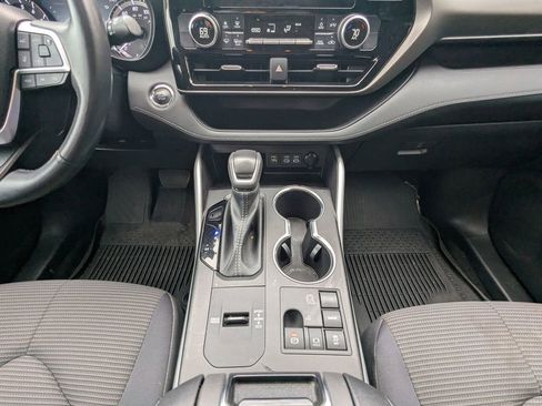 Used 2023 Toyota Highlander LE image 19
