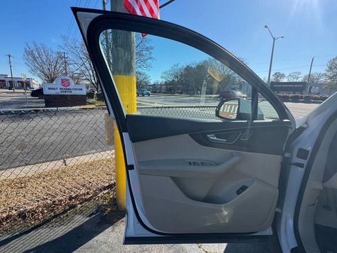 Used 2017 Audi Q7 3.0T Premium w/ Towing Package image 15