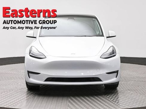 Used 2022 Tesla Model Y Long Range AWD/4WD image 2