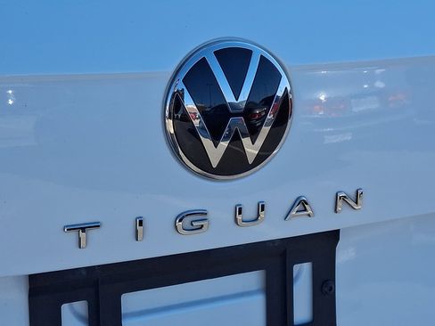 Used 2022 Volkswagen Tiguan SEL R-Line image 33