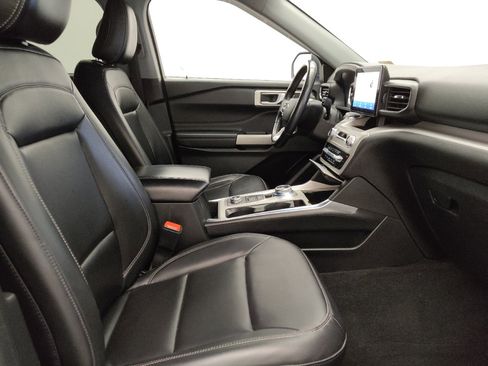 Used 2023 Ford Explorer XLT w/ Equipment Group 202A AWD/4WD image 19