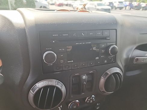Used 2018 Jeep Wrangler Unlimited Sport S AWD/4WD image 14