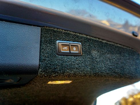 Used 2017 Bentley Bentayga W12 AWD image 32