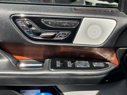 Used 2019 Lincoln Navigator Reserve AWD/4WD image 34