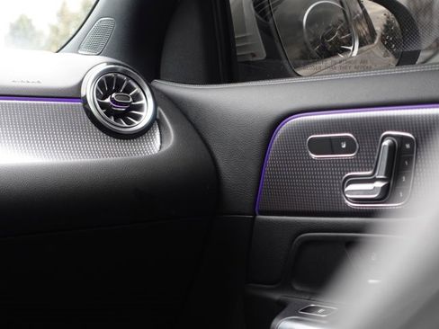 Certified 2022 Mercedes-Benz GLA 250 4MATIC image 18