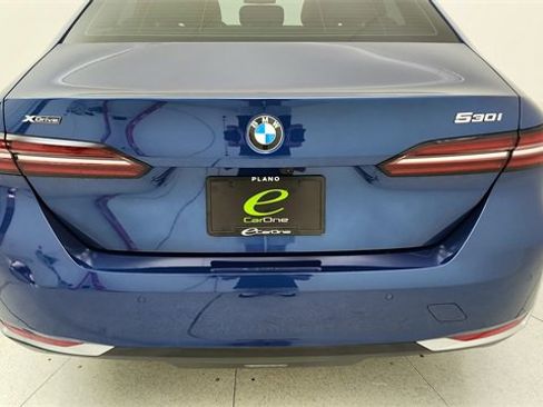 Used 2024 BMW 530i xDrive 530i xDrive w/ Premium Package image 11