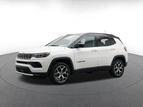 Used 2025 Jeep Compass Limited AWD/4WD image 3
