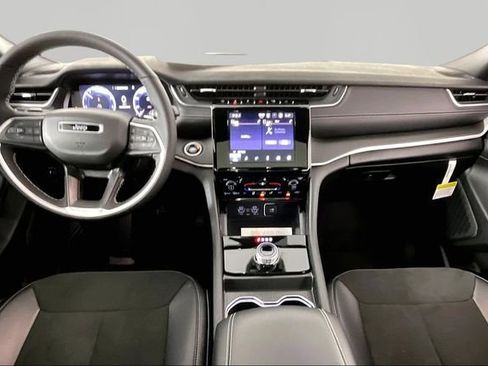 New 2025 Jeep Grand Cherokee L Altitude AWD/4WD image 5