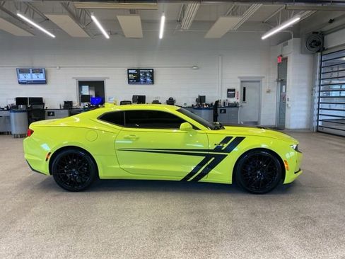 Used 2020 Chevrolet Camaro LT RWD image 4