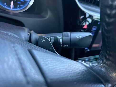 Used 2018 Toyota Corolla SE FWD image 18