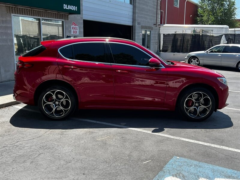Used 2020 Alfa Romeo Stelvio Ti w/ Active Blind Spot Package AWD/4WD image 8