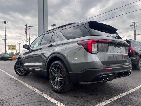Used 2025 Ford Explorer ST w/ Sun And Sound Package AWD/4WD image 19