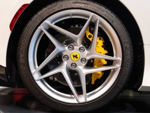 Certified 2023 Ferrari F8 Tributo RWD image 15