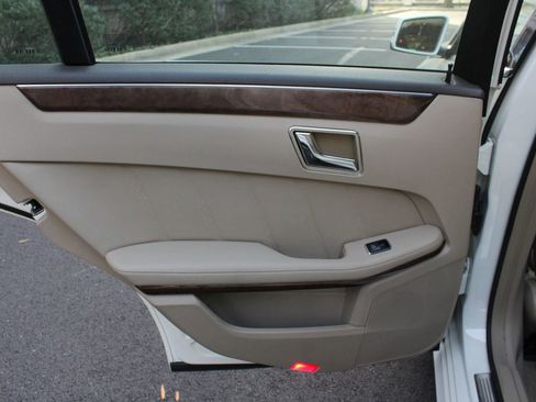 Used 2011 Mercedes-Benz E 350 4MATIC Sedan image 14