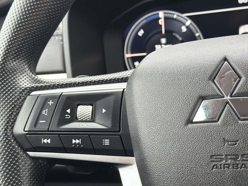 Used 2023 Mitsubishi Outlander ES image 10