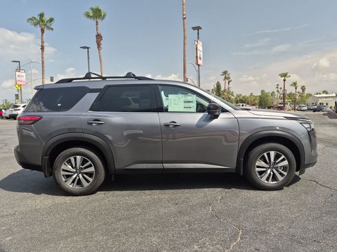 New 2026 Nissan Pathfinder SL FWD image 5