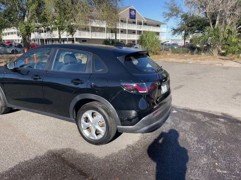 Used 2025 Honda HR-V LX image 8