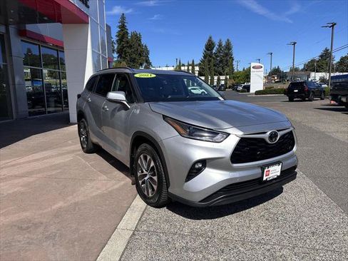 Certified 2021 Toyota Highlander XLE AWD/4WD image 8