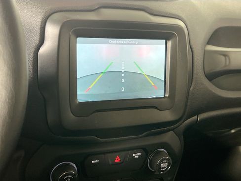 Used 2019 Jeep Renegade Altitude w/ Quick Order Package 2XM image 12