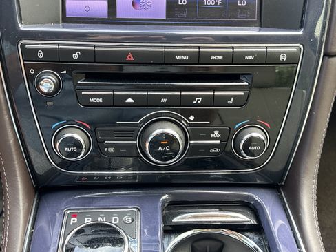 Used 2013 Jaguar XJ L Portfolio RWD image 29