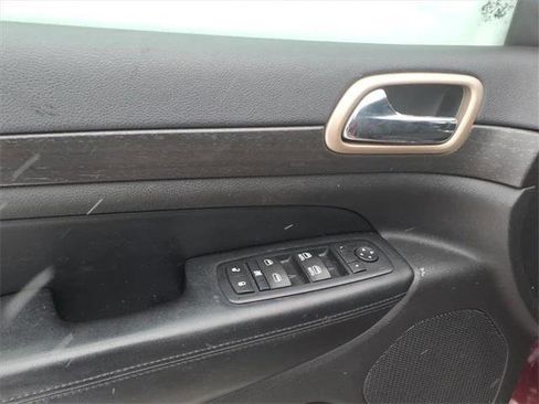 Certified 2016 Jeep Grand Cherokee Laredo w/ Quick Order Package 23E image 9