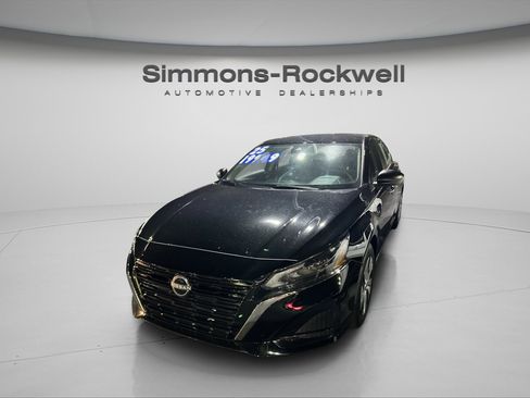 Used 2025 Nissan Altima 2.5 S image 5