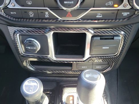 Used 2022 Jeep Wrangler Sport AWD/4WD image 28