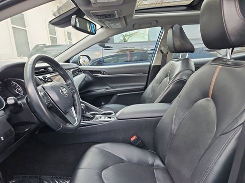 Used 2020 Toyota Camry XLE image 24