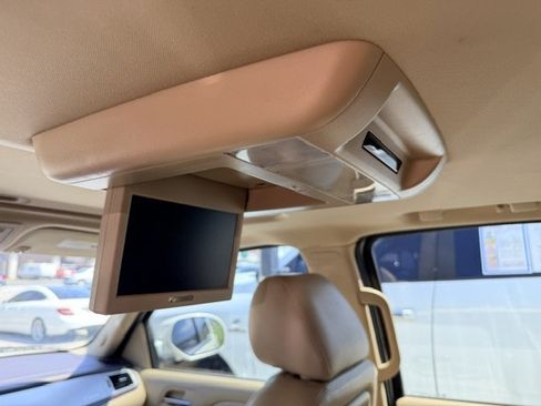 Used 2011 Cadillac Escalade Premium RWD image 14